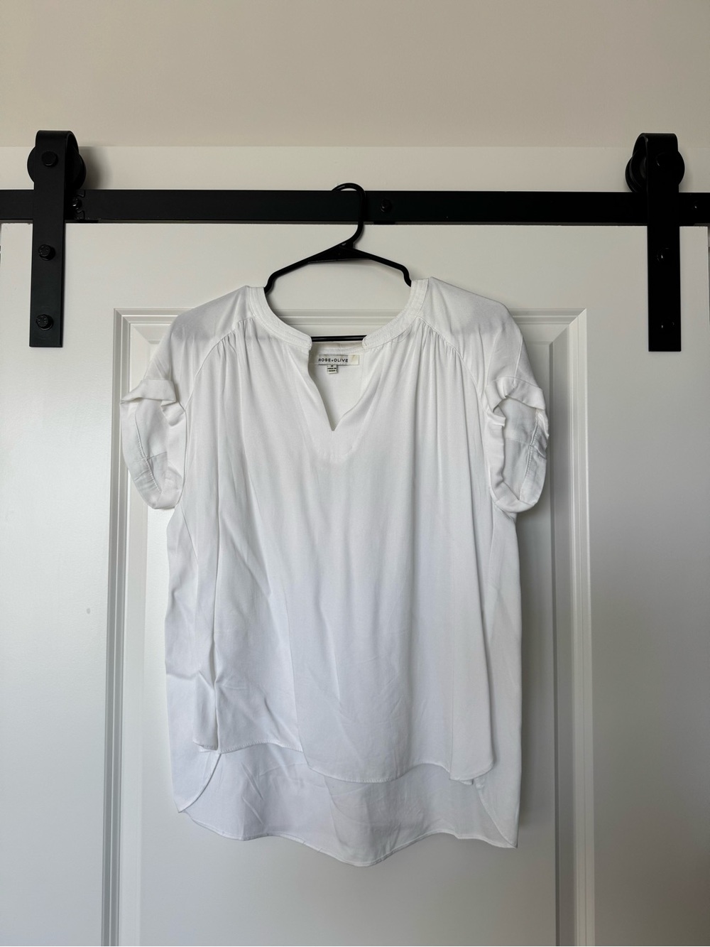 Rose & Olive White V-Notch Short Sleeve Peasant Blouse